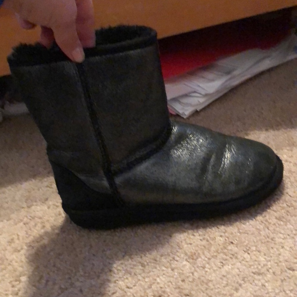 Ugg - Picture 7 of 8